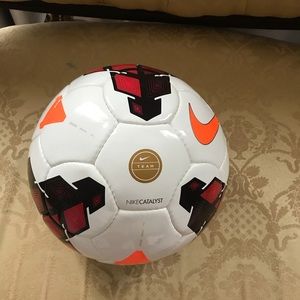 Nike catalyst soccer ball